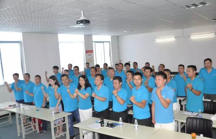 勇迎挑戰(zhàn) 萬(wàn)眾一心∣華俄激光2018上半年總結(jié)暨銷(xiāo)售會(huì)議圓滿(mǎn)結(jié)束